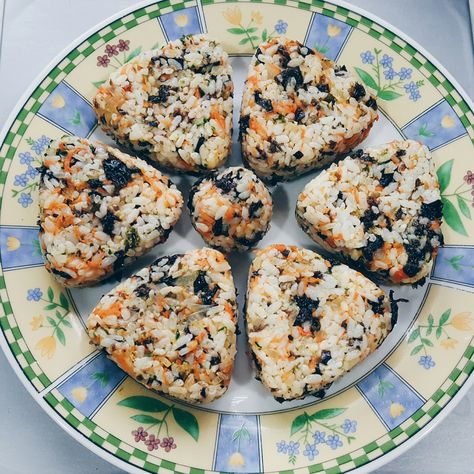 Korean Rice Balls Recipe, Korean Rice Balls, Korean Vegetables, Short Grain Rice, Salmon Rice, Sauteed Carrots, Korea Food, Korean Rice, Vegetable Rice