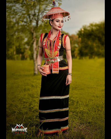 Bidayuh Traditional Costume, Malaysian Traditional Dress, Dayak Borneo, Cultural Fashion, Traditional Clothes, Traditional Costume, Dress Inspiration, Traditional Dress, Traditional Clothing