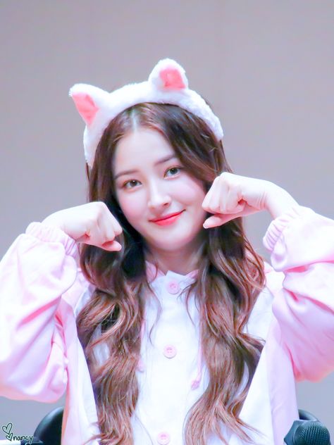 Nancy Momoland Cute, Nancy Jewel, Nancy Jewel Mcdonie, New Photos Hd, Happy Birthday My Love, Nancy Momoland, Girl Crush Fashion, Tumblr Aesthetic, Portrait Photography Poses