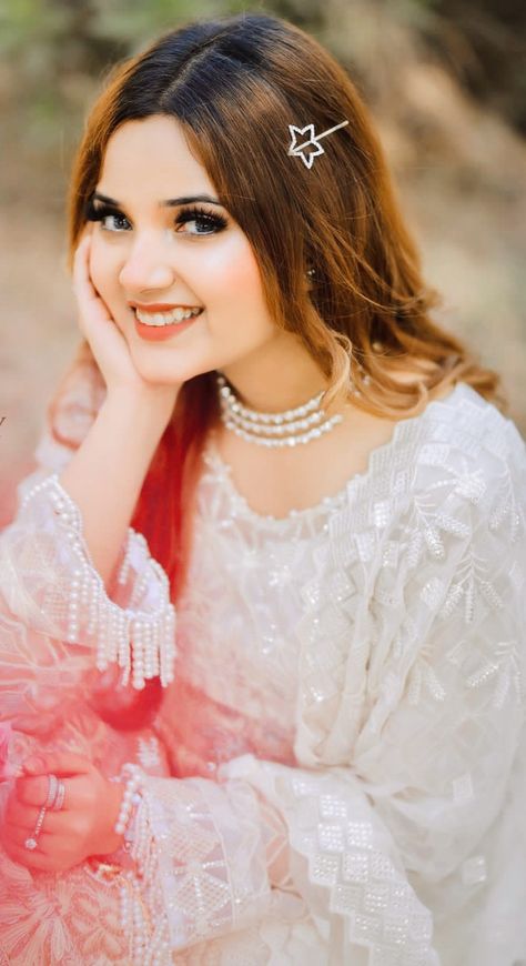 Rabeeca Khan Pic, Rabeeca Khan, Makeup Fails, Make Mistakes, Online Group, Makeup Artists, The Worst, Caterpillar, Fails