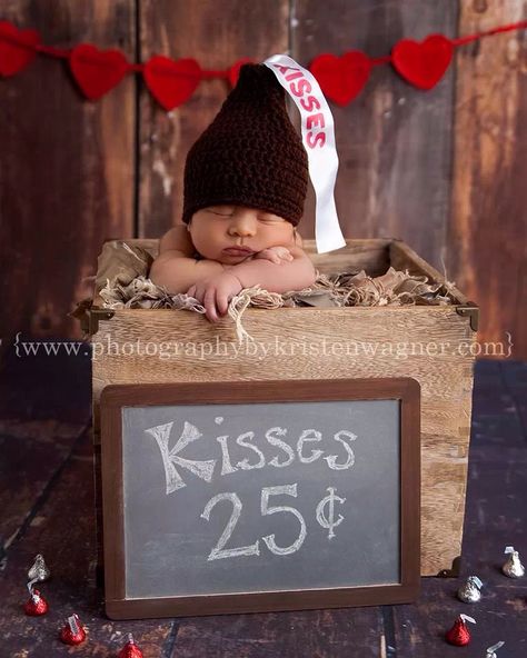 Newborn Hershey kisses Valentine Photo Shoot, Valentine Picture, Hershey Kiss, Valentines Day Pictures, Valentines Day Baby, Valentines Day Photos, Holiday Photography, Baby Poses, Foto Baby