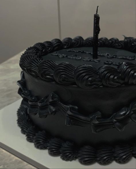 Black Korean Cake, Black Birthday Cake Aesthetic, Black Bday Cake, Black Glitter Cake, Taylor Cake, Goth Cakes, Birthday Cale, Glitter Birthday Cake, Bolo Vintage