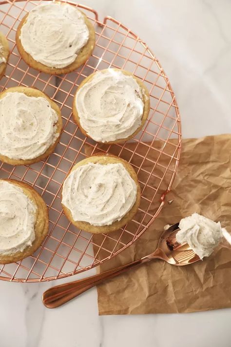 Maple Cookies W/ Brown Butter Frosting | Foodtalk Brown Butter Frosting Recipe, Cookies With Brown Butter, Maple Cookies, Brown Butter Frosting, Dessert Cookies, Browned Butter, Butter Frosting, Cookie Time, The Chase