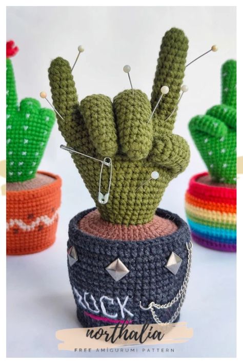 Cactus Hand Crochet Pattern Free, Crocheted Cactus Pattern Free, Diy Crochet Heart, Crochet Among Us, Crocheted Plants, Free Heart Crochet Pattern, Patio Oasis, Crochet Characters, Heart Plant