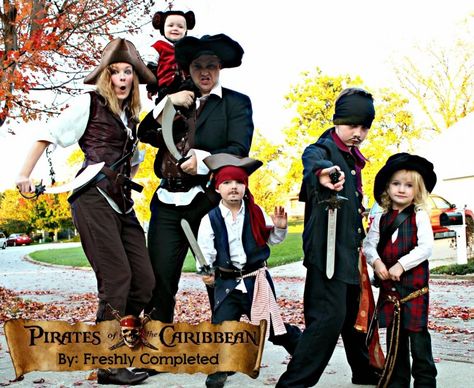 23 Genius Family Costume Themes Pirates Of The Caribbean Costumes, Matching Family Halloween Costumes, Disney Family Costumes, Disney Costumes For Kids, Disney Pirates Of The Caribbean, The Pirates Of The Caribbean, Pirate Costumes, Disney Halloween Costumes, Scary Halloween Party