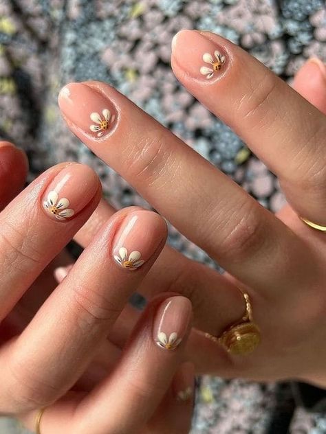 Clean Short Nail Designs, Super Simple Short Nail Designs, Short Gel Nails For Spring, Mail Designs For Very Short Nails, Nail Art Designs On Short Natural Nails, Gel Mani Short Nails Natural Design, Short Nail Clear Designs, Gel Nail Designs Squoval, Simple Accent Nails