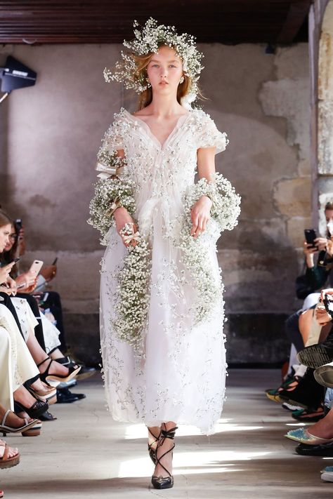 Alternative Wedding Bouquet, Madame Figaro, Moda Paris, Couture Mode, Spring Fashion Trends, Alternative Wedding, Inspired Dress, Bridal Looks, Fashion Week Spring