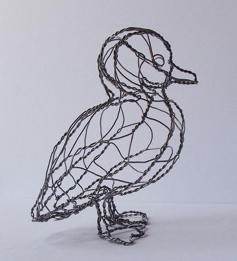 Cool Wire Sculpture Ideas, Wire Bird Sculpture, Wire Animals Sculpture Easy, Wire Animals Sculpture, Easy Wire Art, Wire Sculpture Ideas, 3d Wire Sculpture, Metal Wire Sculpture, Drátěná Socha