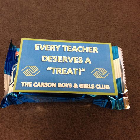 "Every teacher deserves a treat!" Teacher appreciation with Rice Krispy Treats! Rice Krispie Treats Teacher Appreciation, Snack Cart Teacher Appreciation, Its A Treat Having You As A Teacher, Teacher Appreciation Gifts Hershey Bar, Teacher Appreciation Gifts Candy Bars, Group Therapy Activities, Teacher Treats, Teacher Support, Krispy Treats