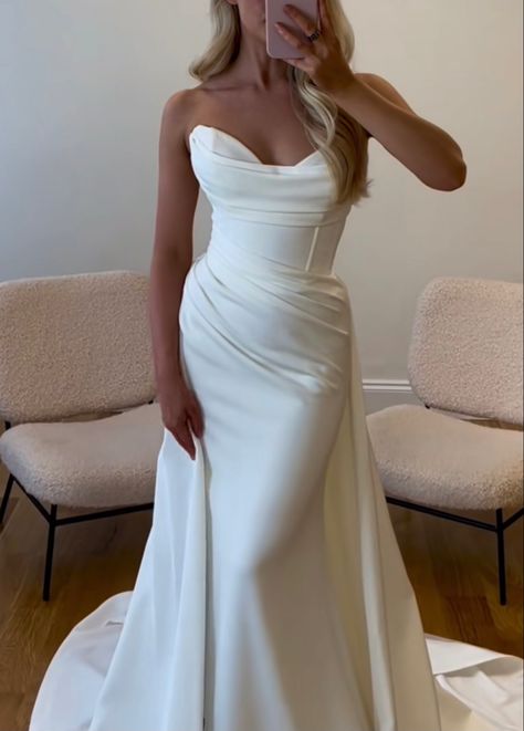 Satin Wedding Dress Timeless, Plain White Satin Wedding Dress, Old Money Wedding Dresses, Fitted Satin Wedding Dress, Curvy Wedding Dress, Curvy Wedding, Classic Elegant Wedding, Aesthetic Wedding, Deb Dresses