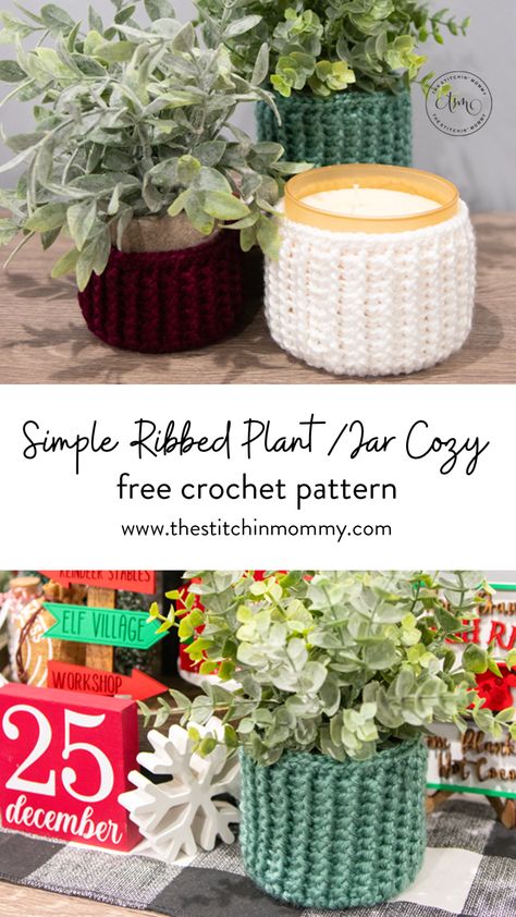 Simple Ribbed Plant/Jar Cozy - Free Crochet Pattern | www.thestitchinmommy.com #HolidayStashdownCAL #CALCentralCrochet #thestitchinmommy Crochet Vase, Crochet Jar Covers, Jar Covers, Crochet Plant Hanger, Crochet Holiday, Knitting Bag Pattern, Crochet Basket Pattern Free, Crochet Plant, Knitted Wit