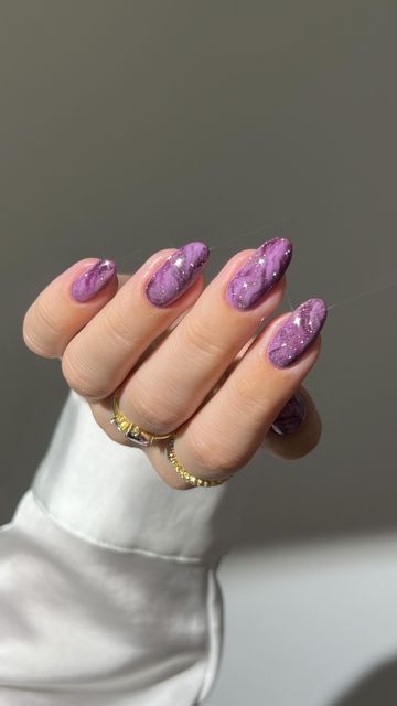 Purple Engagement Nails, Purple Fall Nail Art, Marble Purple Nails, Purple Fall Nails Design, Pink And Purple Nails Designs, Purple And Red Nails, Marble Almond Nails, Purple Galaxy Nails, Fall Nails Purple