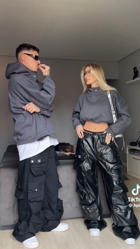 Concert Outfit Couple, Couple Concert Outfits, Boogie Concert, A Boogie Concert, Baggy Trousers Outfit, Lollapalooza Outfit, Drake Concert, Couples Outfits, Biker Babe