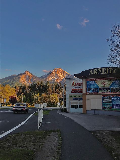 Colorado Core Aesthetic, Road Trip Aesthetic Mountains, Living In The Usa Aesthetic, Rocky Mountains Colorado Aesthetic, College In The Mountains, American Nature Aesthetic, Travel Aesthetic Usa, Colorado House Aesthetic, American Suburbs Aesthetic