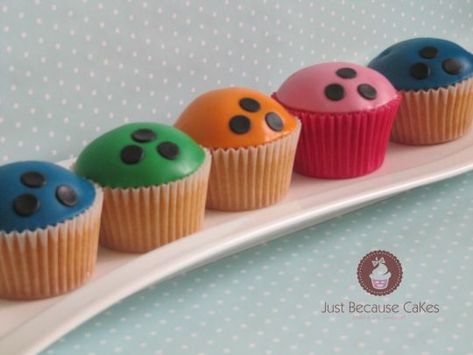 Bowling Cupcakes Bowling Cupcakes, Kids Bowling Party, Bowling Party Favors, Bowling Cake, Kids Bowling, Bowling Birthday Party, Bowling Birthday, Hawaiian Birthday Party, Bowling Party