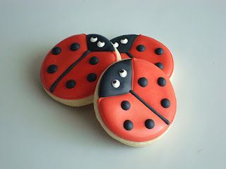 Ladybugs Ladybug Cookies, Garden Cookies, Ladybug Cakes, Fish Cookies, Ladybug Girl, Recipe Cookies, Horse Cookies, Almond Chocolate, Sugar Cookie Royal Icing