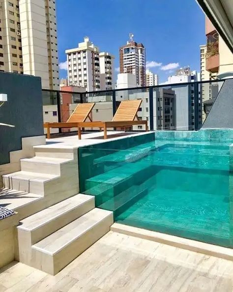 Pool Apartment, Apartment Rooftop, Ideas De Piscina, Roof Terrace Design, Pool Terrace, Apartment Pool, Piscina Interior, Small Swimming Pools, Rooftop Terrace Design