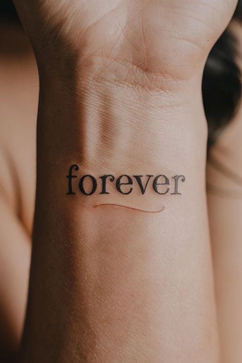 Tattoo of the word "forever" on a person's inner wrist. Wrist Tattoos For Women Meaningful, Wrist Tattoo Designs For Women, Small Wrist Tattoos For Women, Writing Designs, Small Wrist Tattoo, Tattoos For Women Meaningful, Wrist Tattoo Designs, Art And Writing, Writing Tattoos