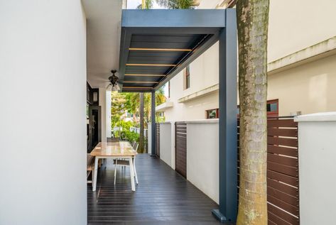 Motorised Pergola Louver System - ShadeSpace Louvre Pergola, Alfresco Designs, Outdoor Roller Blinds, Pergola Roof, Louvered Pergola, Side Yard Landscaping, Honeycomb Shades, Outdoor Shelters, House Extension Design