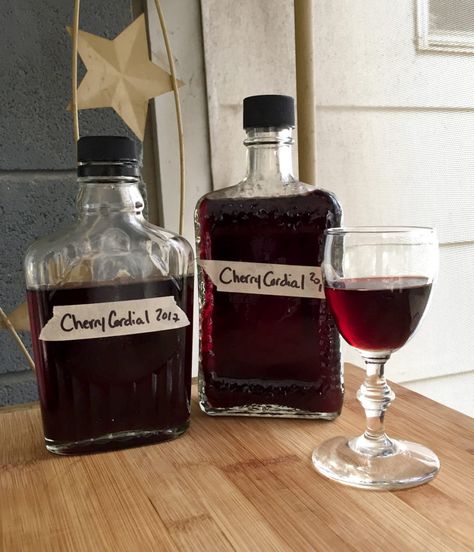 Homemade Liqueur Recipes, Homemade Wine Recipes, Infused Liquors, Cordial Recipe, Homemade Alcohol, Cherry Cordial, Homemade Liquor, Liquor Recipes, Cherry Brandy