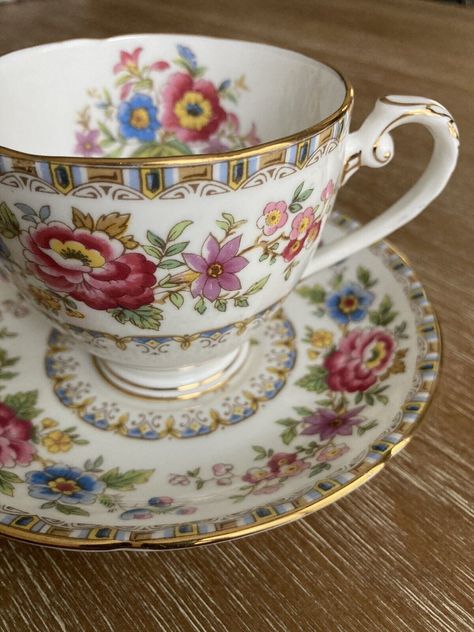 English Teacups Vintage, Elegant Tea Set, Antique Tea Sets, Vintage Tea Sets, Pretty Tea, Pretty Tea Cups, Vintage Tea Cup, Antique Tea Cups, Color Collage