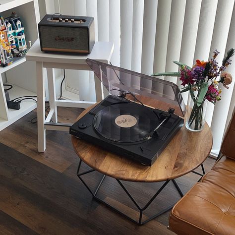 Music Aesthetic Apartment, Vinyl Cafe Aesthetic, Vinyl Player On Shelf, Victrola Record Player Aesthetic, Marshall Acton Ii, Random Decorations, Marshall Acton, Vinyl Corner, Lego Record Store