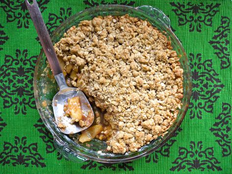 Cinnamon+Apple+Crisp+on+Weelicious Antinflammatory Recipes, Dairy Free Apple Crisp, Cinnamon Apple Crisp, Gluten Free Apple Crisp Recipe, Gf Thanksgiving, Comfort Food Desserts, Gluten Free Apple Crisp, Easy Apple Crisp Recipe, Gluten Free Apple