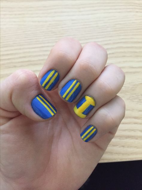 Fallout nail art Fallout Nail Art, Fallout Nails, Gamer Nails, Doctor Who Nails, New Nail Art Design, New Nail Art, Fallout 4, Futurama, Nails Inspo