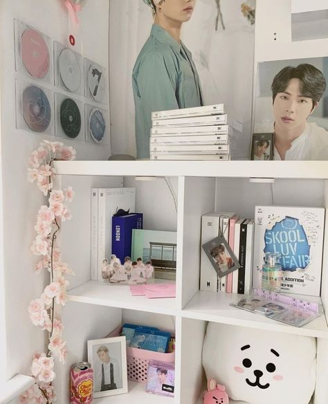 Small Kpop Shelf, Bts Bedroom, Kpop Albums Shelf, Pop Shelf, Kpop Shelf, Micke Desk, Bts Room, Army Room Decor, Kpop Room