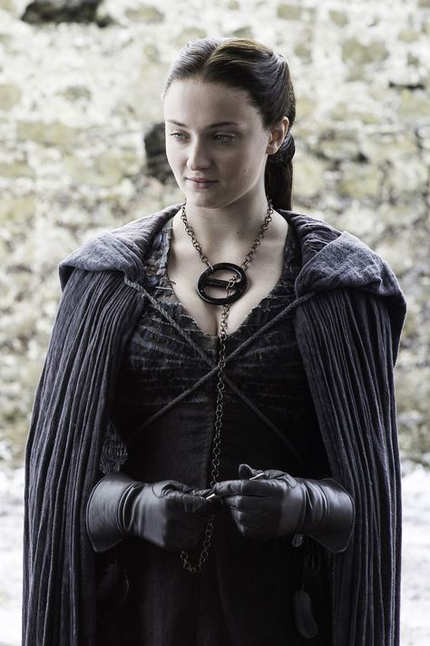 From Daenerys' draped dresses, to Brienne's armor, to Cersei's royal garb. Sansa Stark Hair, Game Of Thrones Instagram, Game Of Thrones Sansa, Game Of Thrones Outfits, Game Of Thrones Costumes, The North Remembers, Game Of Thrones Funny, Cersei Lannister, Gra O Tron