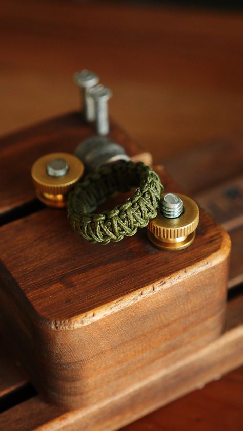 Paracord Ring, Paracord Instructions, Cobra Knot, Macrame Instructions, Cobra Weave, Snake Knot, Paracord Braids, Project Photography, Paracord Bracelet Diy