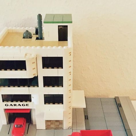 Bernhard Schipper on Instagram: "This was the first building (back in 2016) for my H0 scale LEGO layout. The modernist house has the vintage automated garage door (Lego Number: 235/236) and its iconic 'Garage' brick included. Further you see the Citroën DS (603) and a Mercedes-Benz delivery truck (651) from the vintage LEGO 1:87 series. I took this photo on Dec. 24th 2016. This Building and a small train station marking the starting point of my layout. #lego #vintagelego #retrolego #h0scale # Small Train Station, Modernist House, Citroën Ds, Vintage Lego, Delivery Truck, Citroen Ds, Garage Door, Train Station, Mercedes Benz