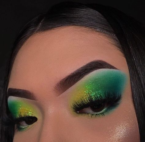 Green Yellow Eye Makeup, Green And Yellow Eyeshadow Looks, Yellow And Green Eyeshadow, Green And Blue Eyeshadow Looks, Yellow And Green Makeup, Green And Yellow Makeup, St Patricks Day Makeup Ideas, St Patricks Day Makeup, St Patrick's Day Makeup