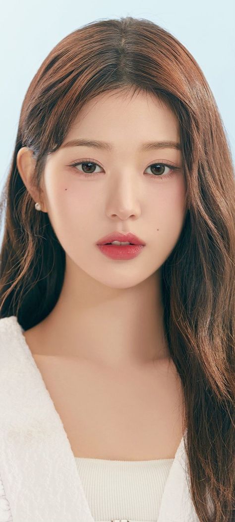 WONYOUNG WALLPAPER Wonyoung Front Face, Wonyoung Front Profile, Wonyoung Without Makeup, Lads Mc, Wonyoung Side Profile, Wonyoung Eyes, Wonyoung Face, Wonyoung Wallpaper, V Shape Face