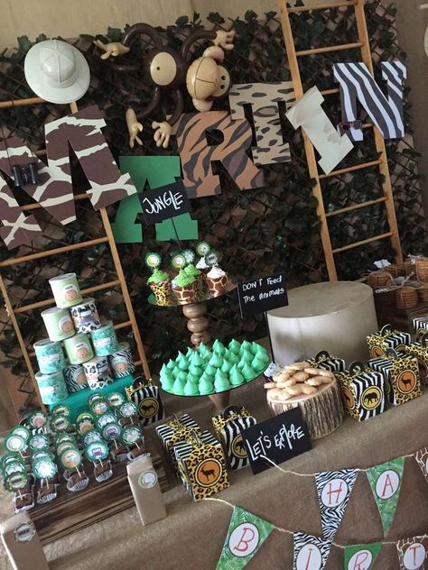 Safari Birthday Party Ideas | Photo 2 of 11 | Catch My Party Safari Birthday Party Ideas, Jungle Theme Birthday Party, Zoo Birthday Party, Jungle Thema, Wild Birthday Party, Jungle Theme Birthday, Jungle Birthday Party, Jungle Safari Party, Zoo Birthday