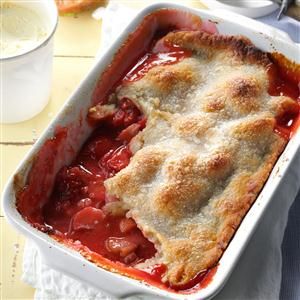 Rhubarb Strawberry Cobbler Recipe -Mom's yummy cobbler is a truly wonderful finale to any meal. This sweet-tart family favorite is chock-full of berries and rhubarb and has a thick easy-to-make crust. —Susan Emery, Everett, Washington Strawberry Cobbler Recipes, Strawberry Rhubarb Recipes, Strawberry Rhubarb Cobbler, Rhubarb Cobbler, Rhubarb Strawberry, Strawberry Cobbler, Rhubarb Desserts, Rhubarb Recipes, Cobbler Recipes