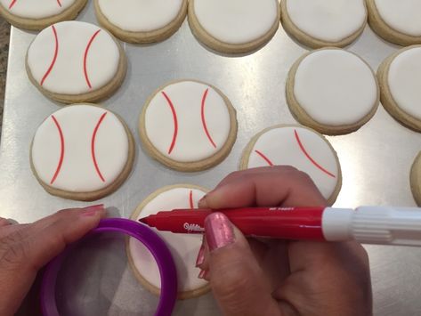 Baseball Royal Icing Cookies Wilton Sugar Cookie Recipe, Wilton Royal Icing Recipe, Softball Cookies, Yankee Cake, Christmas Eyeshadow Looks, Royal Icing Cookies Recipe, Baseball Cookies, Baseball Theme Birthday, Baseball Cake