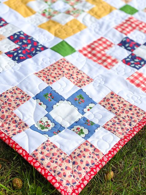 Window Box Quilt Pattern by Pieced Just Sew | Fabric: Summer Picnic by Melissa Mortenson of Polka Dot Chair for Riley Blake Designs #summerpicnic #polkadotchair #rileyblakedesigns #quilting #quiltingfabric #sewingfabric Box Quilt Pattern, Picnic Blanket Pattern, Quilt Patterns Easy, Baby Quilt Patterns Easy, Missouri Star Quilt Company Tutorials, Fun Quilts, Charm Pack Quilts, Polka Dot Chair, Quilts For Kids