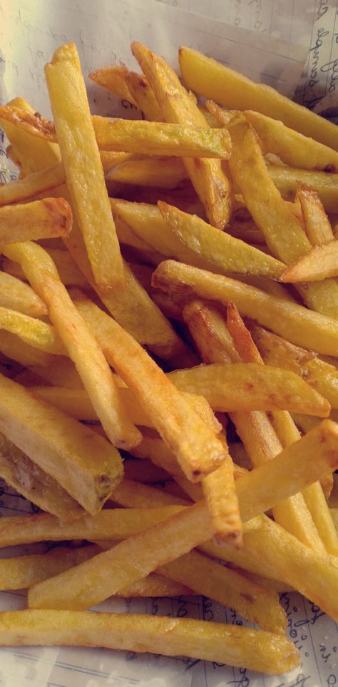 French Fries Snapchat, French Fry Aesthetic, French Fries Snapchat Stories, Homemade Food Snapchat, Diy French Fries, French Fries Aesthetic, Freeze French Fries, French Fries Homemade, Freeze Potatoes