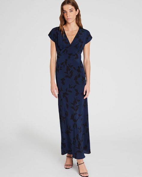 Club Monaco Flattering Maxi Dress, Silk Maxi, Silk Maxi Dress, Printed Silk, Feminine Look, Club Monaco, Silk Crepe, Silk Printing, Monaco