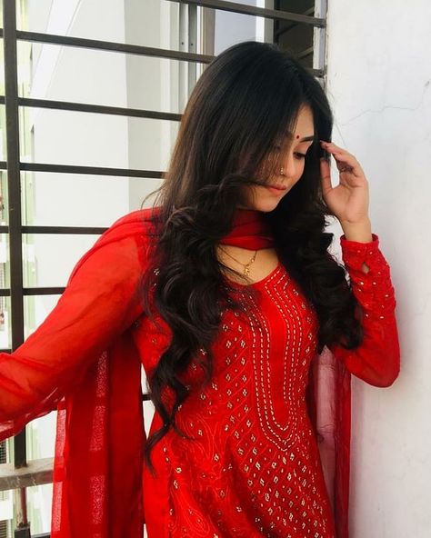 Instagram photo by Raisa Jahan • Sep 26, 2020 at 3:23 PM Raisa Jahan, Red Dp, Romantic Love Story, Dps For Girls, Girls Dpz, Romantic Love, Stylish Girl, Love Story