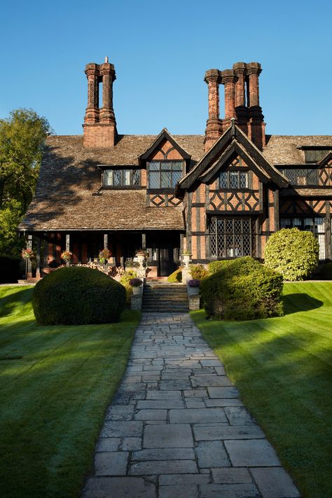 Tour This Revitalized English Country House | Architectural Digest Red Brick Tudor, Brick Tudor House, Country Architecture, Brick Tudor, Country House Exterior, English Country Home, English Houses, English Architecture, Glam Pad