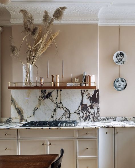 Kitchens Architectural Digest, Calcutta Viola Kitchen, Small Marble Kitchen, Calcutta Viola, Marble Kitchen Countertops, Townhouse Interior, Colonial Kitchen, Parisian Interior, Marble Countertops Kitchen