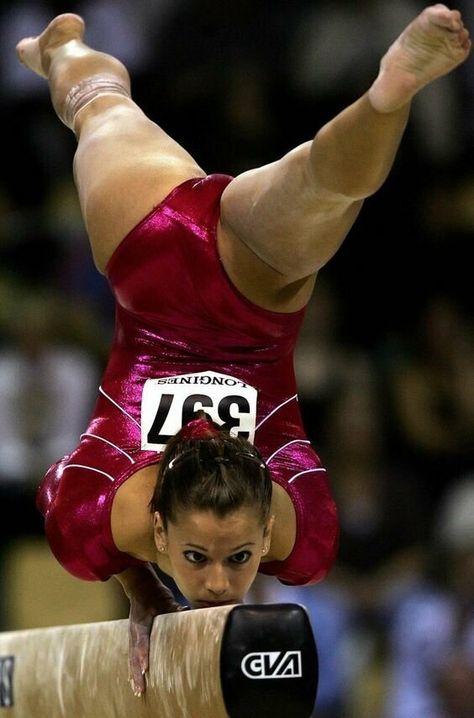 Alicia Sacramone, Jordyn Wieber, Usa Gymnastics, Balance Beam, Sport Gymnastics, Perfectly Timed Photos, Artistic Gymnastics, Female Gymnast, Gymnastics Girls