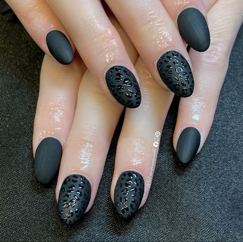 Leopard Nails Matte, Matte Black Leopard Nails, Matte Cheetah Print Nails, Black Matte Cheetah Nails, Black Nails With Cheetah Print, Black Matte Halloween Nails, Black Cheetah Nails, Black Cheetah Print Nails, Black Leopard Nails