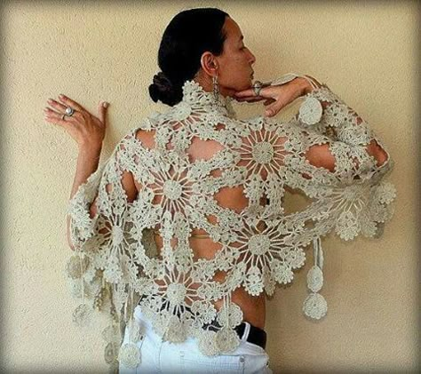 Esto Flower Shawl, Poncho Au Crochet, Crochet Lace Shawl, Bridal Shrug, Gilet Crochet, Mode Crochet, Bridal Shawl, Crochet Shawls And Wraps, Lace Shawl