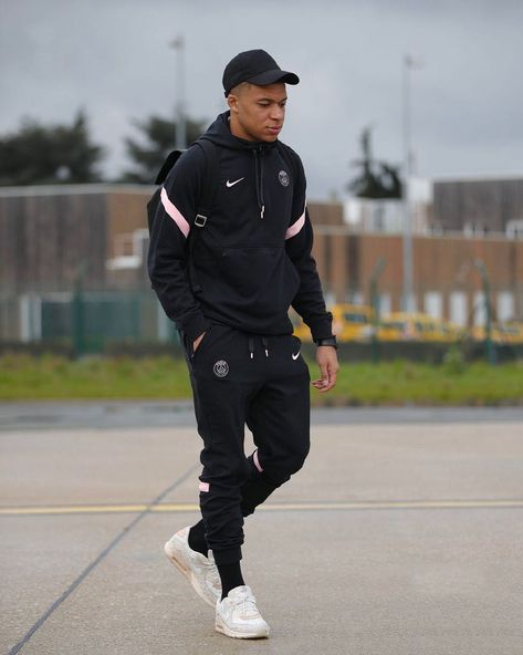 Kylian Mbappe Outfit, Nike Light, Sweatshirt Nike, Black Hooded Sweatshirt, Save Outfits, Pants Nike, Kylian Mbappe, Cute Love Quotes For Him, Classy Aesthetic