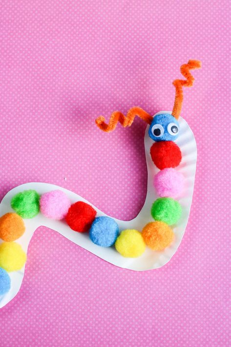 paper plate caterpillar craft Pompom Caterpillar Craft, Paper Plate Caterpillar, Worm Crafts, Easy Preschool Crafts, Prek Crafts, Craft For Toddlers, Caterpillar Craft, Paper Plate Craft, Paper Plate Crafts For Kids