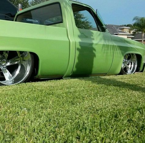 Bagged truck Chevy Square Body Trucks Lowered, Slammed Square Body Chevy, 85 Square Body Chevy, Bagged Square Body Chevy, 87 Chevy Truck, 1987 Square Body Chevy, Bagged Trucks, Lowrider Trucks, Dropped Trucks