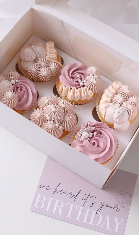 59 Pretty Cupcake Ideas for Wedding and Any Occasion : Blush and Dusty Rose cupcakes Friend Birthday Gift Ideas Diy, Birthday Gift Ideas Diy, Best Friend Birthday Gift Ideas, Friend Birthday Gift Ideas, Deco Cupcake, Cupcake Piping, Cupcake Decorating Tips, Decoration Patisserie, Pastel Cupcakes